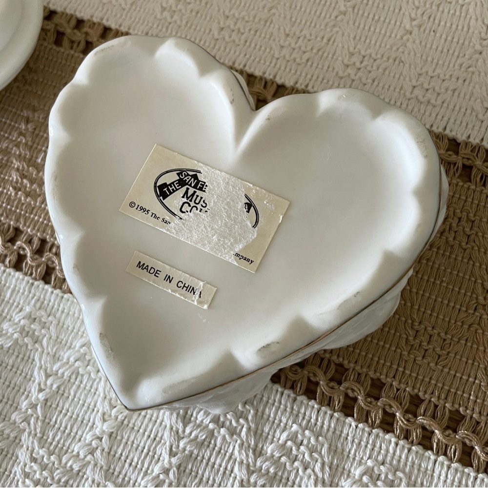 White Heart-Shaped Ceramic Jewelry Music Box with Gold Trim - Picture 6 of 11